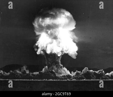 The first ever nuclear explosion at Trinity in the USA in July 1945 Stock Photo