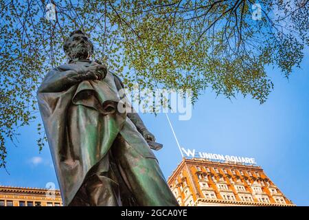 Statue of Abraham Lincoln in Union Square, New York City, USA Stock Photo