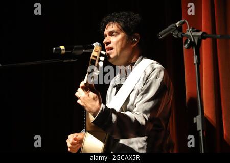 Sao Paulo, Sao Paulo, Brasil. 7th Aug, 2021. (INT) Music: Show by singer Jorge Vercillo at Tom Brasil in Sao Paulo. August 7, 2021, Sao Paulo, Brazil: Singer Jorge Vercillo presents the show 'Happy ending' at theater Tom Brasil, at Chacara Santo Antonio, in Santo Amaro, in Sao Paulo, on Saturday night (8) (Credit Image: © Leco Viana/TheNEWS2 via ZUMA Press Wire) Stock Photo