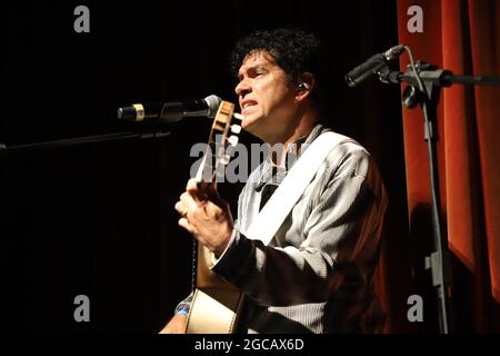 Sao Paulo, Sao Paulo, Brasil. 7th Aug, 2021. (INT) Music: Show by singer Jorge Vercillo at Tom Brasil in Sao Paulo. August 7, 2021, Sao Paulo, Brazil: Singer Jorge Vercillo presents the show 'Happy ending' at theater Tom Brasil, at Chacara Santo Antonio, in Santo Amaro, in Sao Paulo, on Saturday night (8) (Credit Image: © Leco Viana/TheNEWS2 via ZUMA Press Wire) Stock Photo