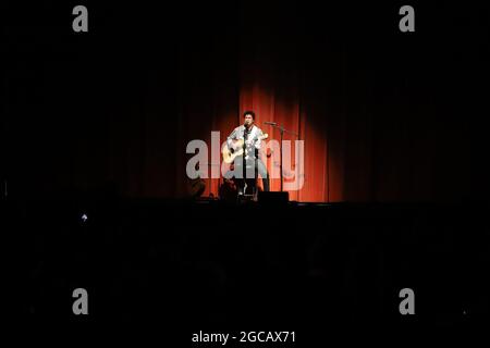 Sao Paulo, Sao Paulo, Brasil. 7th Aug, 2021. (INT) Music: Show by singer Jorge Vercillo at Tom Brasil in Sao Paulo. August 7, 2021, Sao Paulo, Brazil: Singer Jorge Vercillo presents the show 'Happy ending' at theater Tom Brasil, at Chacara Santo Antonio, in Santo Amaro, in Sao Paulo, on Saturday night (8) (Credit Image: © Leco Viana/TheNEWS2 via ZUMA Press Wire) Stock Photo