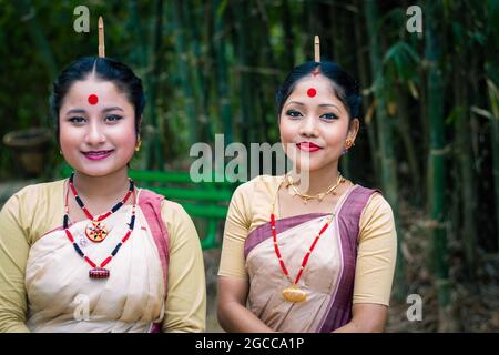 Image result for assam clothes | Bihu dance photography, Bihu assam dance,  Simple girl image