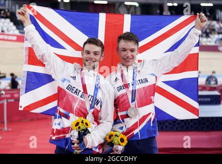 Great Britain medallists from the Tokyo 2020 Olympic Games. File photo dated 07-08-2021 of Great Britain's Ethan Hayter (left) and Matt Walls with their silver melds after the Men's Madison Final at the Izu Velodrome on the fifteenth day of the Tokyo 2020 Olympic Games in Japan. Issue date: Sunday August 8, 2021. Stock Photo