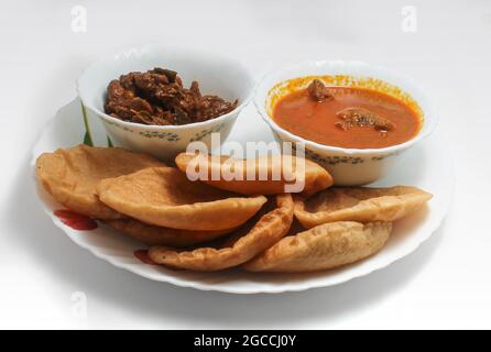 Maharashtrian Spicy Cuisine. Malvani special dish kombadi wade, Chicken wade, Poori or puri with chicken tikka masala Stock Photo