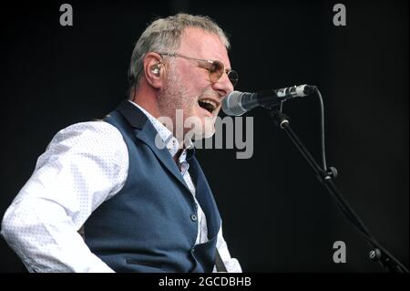 Steve Harley and the Cockney Rebel . Performing at Lets Rock Leeds 80s Stock Photo
