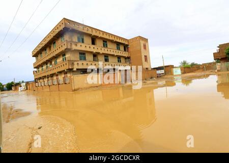 Khartoum, Sudan. 8th Aug, 2021. A building is seen flooded after heavy rain hit Khartoum, Sudan, Aug. 8, 2021. Credit: Mohamed Khidir/Xinhua/Alamy Live News Stock Photo