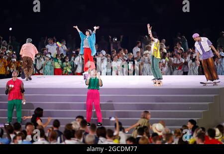 (210808) -- TOKYO, Aug. 8, 2021 (Xinhua) -- Artists perform during the closing ceremony of Tokyo 2020 Olympic Games in Tokyo, Japan, Aug. 8, 2021. (Xinhua/Wang Lili) Stock Photo
