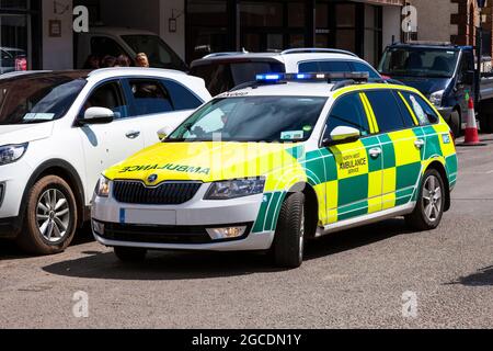 A North West Ambulance Service Paramedic on an emergency call in the U.K. Stock Photo