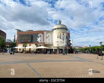 Oberhausen (Centro), Germany - July 9. 2021: View over square on restaurant and shopping mall against blue summer sky Stock Photo