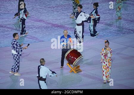 Tokio, Japan. 08th Aug, 2021. Olympics: Closing Ceremony at the Olympic Stadium. Artists perform at the closing ceremony. Credit: Michael Kappeler/dpa/Alamy Live News Stock Photo