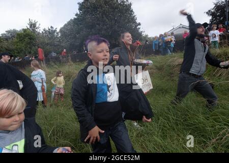 Lewes, East Sussex, UK. 9th July, 2021. Lewes to Newhaven Raft Race participants face a barrage of eggs and flour thrown by spectators. Credit: Andy Sillett/Alamy Live News Stock Photo