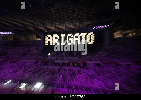 Tokio, Japan. 08th Aug, 2021. Olympics: Closing ceremony in the Olympic Stadium. The lettering 'Arigato' on a scoreboard. Credit: Michael Kappeler/dpa/Alamy Live News Stock Photo