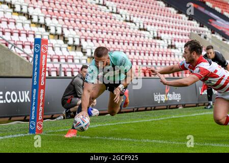 Leigh, UK. 08th Aug, 2021. Greg Minikin (3) of Hull KR goes over for a try to make it 4-8 in Leigh, United Kingdom on 8/8/2021. (Photo by Simon Whitehead/News Images/Sipa USA) Credit: Sipa USA/Alamy Live News Stock Photo