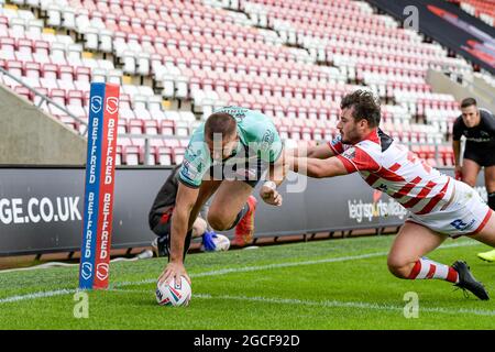 Leigh, UK. 08th Aug, 2021. Greg Minikin (3) of Hull KR goes over for a try to make it 4-8 in Leigh, United Kingdom on 8/8/2021. (Photo by Simon Whitehead/News Images/Sipa USA) Credit: Sipa USA/Alamy Live News Stock Photo