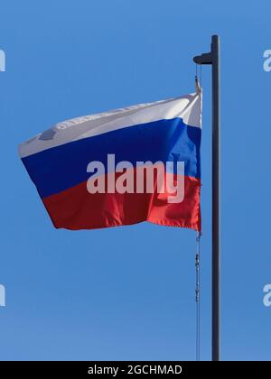 Elektrostal, Russia. 05th Apr, 2018. View of the Russian flag during the military exercise.In Elektrostal, a practical lesson was held with servicemen and employees of special forces of the Central District of the Russian Guard. (Photo by Mihail Tokmakov/SOPA Images/Sipa USA) Credit: Sipa USA/Alamy Live News Stock Photo
