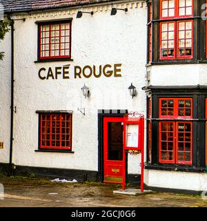 Epsom Surrey, London UK, An Empty Branch Of High Street Restaurant Chain Cafe Rouge Business Failure With No People Stock Photo