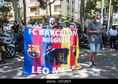 Barcelona, Catalonia, Spain. 8th Aug, 2021. Lionel Messi fan is seen at the Camp Nou stadium gate with a banner with Messi's photo that says, FC Barcelona Bulgaria Leo Messi.At the time of the press conference of farewell to Lionel Messi from Futbol Club Barcelona, fans of the player were at the door of the Camp Nou stadium to try to say goodbye to their idol (Credit Image: © Thiago Prudencio/DAX via ZUMA Press Wire) Stock Photo