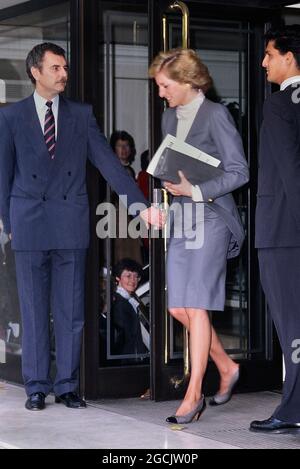 Diana, Princess of Wales attends the Women of the World Awards Luncheon at the Grosvenor House Hotel, Park Lane, London. UK. October 16 1989 Stock Photo