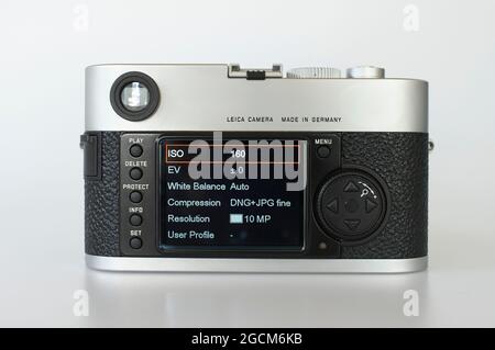 Leica M8.2 digital rangefinder in chrome with Leica Summicron ...