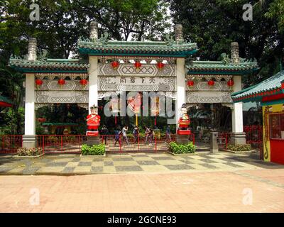 Chinese entrance gate in the Rizal park in Manila on the Philippines 17.3.2017 Stock Photo