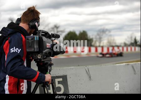 Sky F1 3D cameraman films Fernando Alonso (ESP) Ferrari F138. Formula One Testing, Day Two, Friday 1st March 2013. Barcelona, Spain. Stock Photo