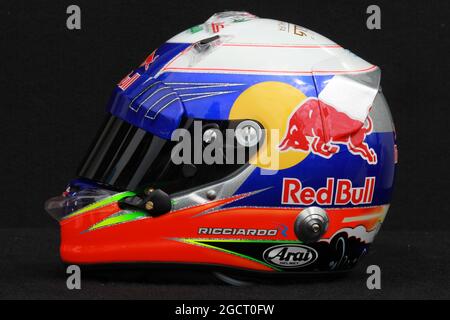 The helmet of Daniel Ricciardo (AUS) Scuderia Toro Rosso