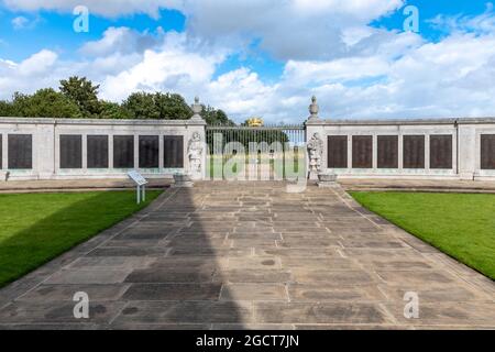 Chatham Naval Memorial is a semi circular stone park and large obelisk. Situated high above the Medway town of Chatham, Kent. Stock Photo