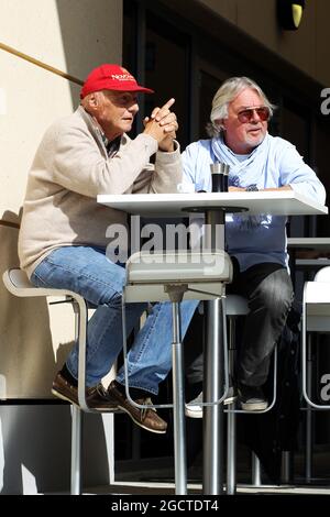 (L to R): Niki Lauda (AUT) Mercedes Non-Executive Chairman with Keke Rosberg (FIN). Formula One Testing, Bahrain Test One, Day Two, Thursday 20th February 2014. Sakhir, Bahrain. Stock Photo