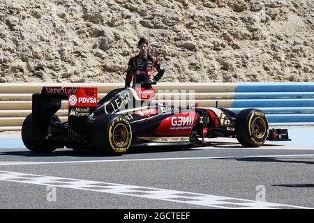 Romain Grosjean (FRA) Lotus F1 E22 stops on the circuit. Formula One Testing, Bahrain Test Two, Day Four, Sunday 2nd March 2014. Sakhir, Bahrain. Stock Photo