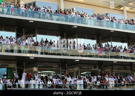 Fans. Abu Dhabi Grand Prix, Sunday 23rd November 2014. Yas Marina Circuit, Abu Dhabi, UAE. Stock Photo