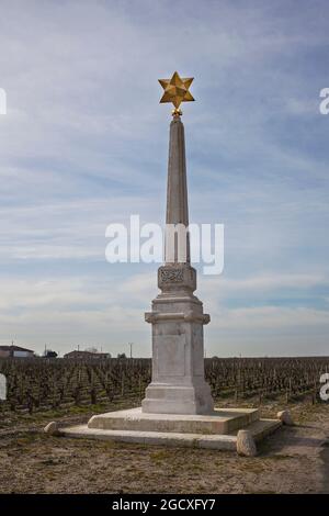 Obélisque in the vineyards at Château Mouton Rothschild, Pauillac, Bordeaux, France Stock Photo