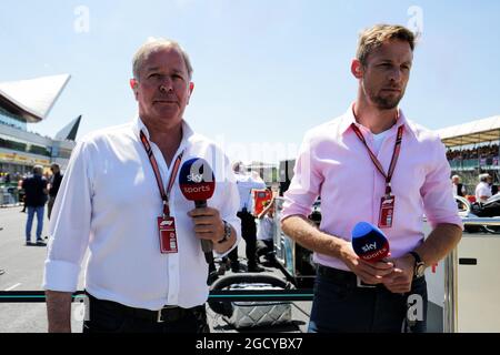 (L to R): Martin Brundle (GBR) Sky Sports Commentator with Jenson Button (GBR) and on the grid. British Grand Prix, Sunday 8th July 2018. Silverstone, England. Stock Photo