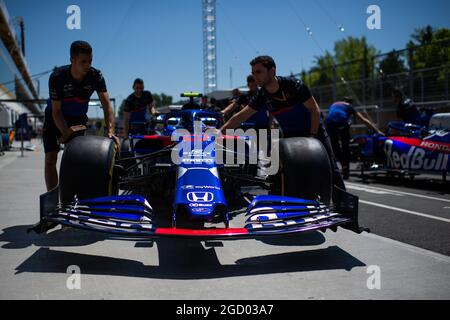 Scuderia Toro Rosso STR14 pushed to scutineering. 10.10.2019