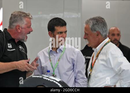 John Waldron (USA) President and COO of Goldman Sachs (Centre) with Chase Carey (USA) Formula One Group Chairman (Right). Singapore Grand Prix, Sunday 22nd September 2019. Marina Bay Street Circuit, Singapore. Stock Photo