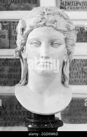 Black and white photo of ancient roman bust portraiting the beautiful face of a young woman with empty eyes Stock Photo