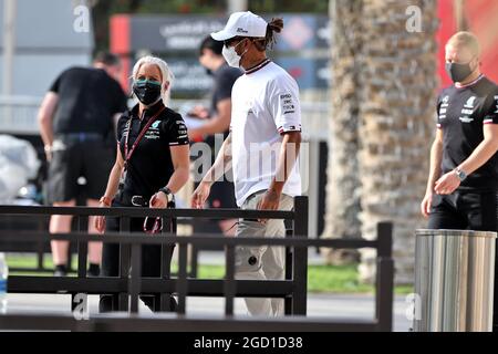 Lewis Hamilton (GBR) Mercedes AMG F1 with Angela Cullen (NZL) Mercedes AMG F1 Physiotherapist. Formula One Testing, Friday 12th March 2021. Sakhir, Bahrain. Stock Photo