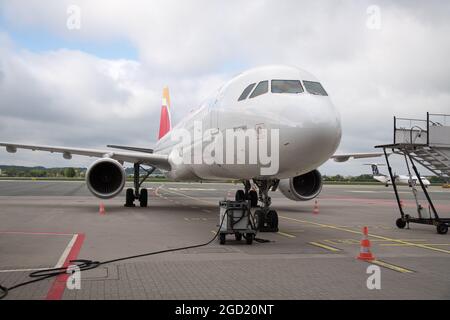 Spanish Iberia Airbus A320-200 (old livery) with registration EC