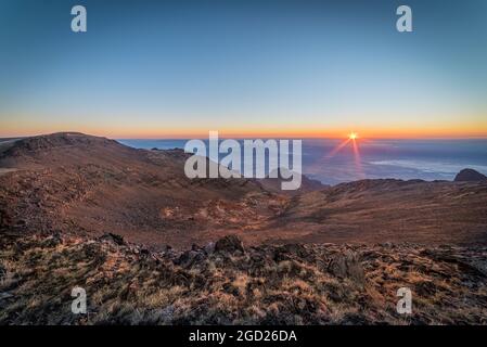Summit view to the Alvord Desert from the east rim of Steens Mountain ...