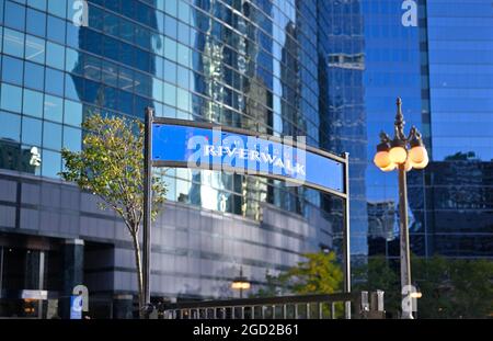 The Riverwalk provides awesome views of the architectural skyline along the Chicago river, Chicago IL Stock Photo