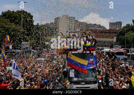 Caracas, Venezuela. 10th Aug, 2021. Venezuelans wave flags and cheer as the Venezuelan team arrives after competing in the Tokyo Olympics. Credit: Jesus Vargas/dpa/Alamy Live News Stock Photo