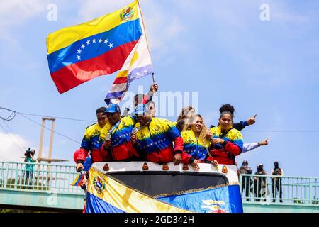 Caracas, Venezuela. 10th Aug, 2021. Keydomar Vallenilla (2nd from right) and Julio Mayora (middle) show off their Olympic medals as they are cheered by fans upon arrival after the Tokyo Olympics. Credit: Pedro Rances Mattey/dpa/Alamy Live News Stock Photo