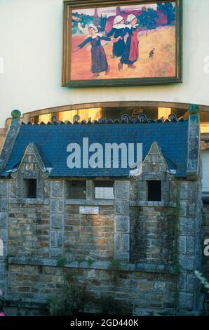 FINISTERE (29) BRITTANY, PONT AVEN, PUBLIC TOILETS ON THE BANKS OF THE AVEN RIVER, FRANCE Stock Photo