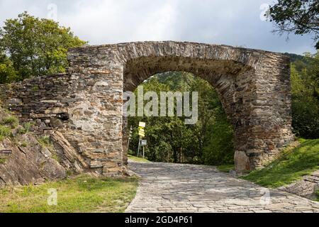 geography / travel, Austria, Lower Austria, Wachau, Spitz at the Danube, red gate, ADDITIONAL-RIGHTS-CLEARANCE-INFO-NOT-AVAILABLE Stock Photo