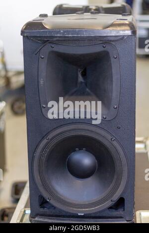 Amplificateur de son utilisé dans les concerts de musique placés dans la  salle de répétition d'un groupe de rock Photo Stock - Alamy