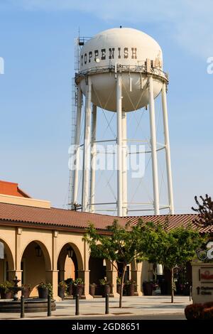 Toppenish, WA, USA - August 09, 2021 - Water tower in the city of Toppenish in the Yakima Valley of Central Washington State Stock Photo