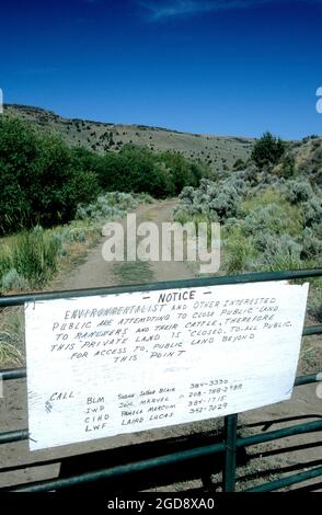 No trespassing/anti environmentalist sign