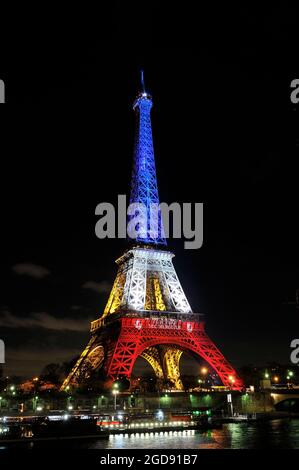 FRANCE, PARIS (75) 7TH ARRONDISSEMENT, EIFFEL TOWER ILLUMINATED IN BLUE WHITE RED IN MEMORY OF THE VICTIMS OF THE FRIDAY, NOVEMBER 13, 2015, FLUCTUAT Stock Photo
