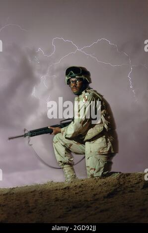 US Army (USA) Private First Class (PFC) Ray Brownlee stands a night watch at Forward Operating Base (FOB) Hotel, as a storm rapidly approaches Najaf, Iraq (IRQ), during Operation IRAQI FREEDOM.  PFC Brownlee is attached to Headquarters Company (HQC), 1st Battalion, 198th Armor Regiment, 155th Brigade Combat Team (BCT).   (US NAVY PHOTO BY PHC EDWARD G. MARTENS 050426-N-6501M-002) Stock Photo