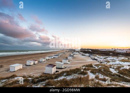Les chalets de Blériot-plage en hiver, France, Hauts de France, Côte d'opale Stock Photo
