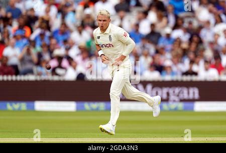 England's Sam Curran bowling during day one of the cinch Second Test match at Lord's, London. Picture date: Thursday August 12, 2021. Stock Photo